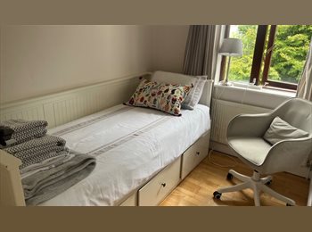 Roomgo IE - Single Room near Killiney shopping Centre, Dublin - €800 pcm