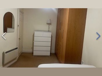Roomgo IE - 2 double rooms or whole apartment available short term, Dublin - €1,100 pcm