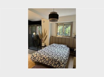 Roomgo IE - Are you interested in a Three-bedroom shared apartment with two friendly roommates ?, Dublin - €1,000 pcm