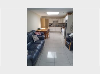 Roomgo IE - Double ensuite room available in Crumlin, Dublin - €650 pcm