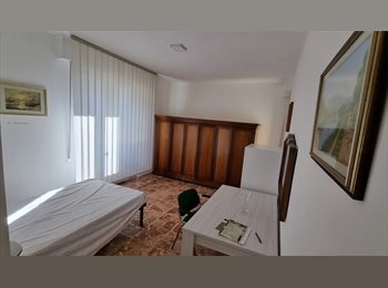 Roomgo IT - Affitto camera singola. Firenze zona Isolotto, Firenze - 390 € al mese