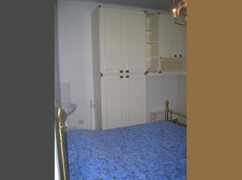 Roomgo IT - Camera singola con letto matrimoniale, Bagno a Ripoli - 500 € al mese