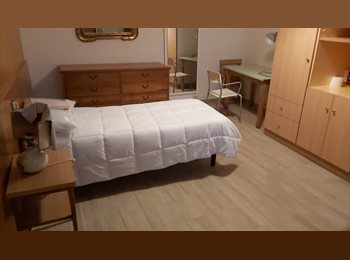 Roomgo IT - Single room close train station, Firenze - 550 € al mese