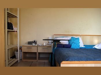 Roomgo IT - Confortable big room in S.Ambrogio, Firenze - 600 € al mese