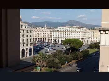 Roomgo IT - Centrale, Ampia, Panoramica, Genova - 380 € al mese