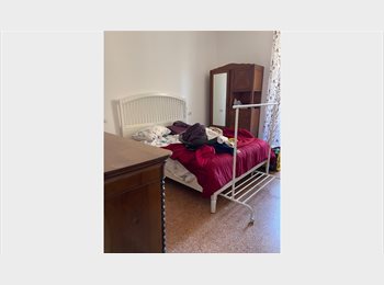 Roomgo IT - Grande camera e bagno privato a sampierdarena, Genova - 400 € al mese
