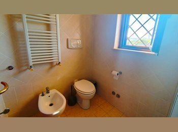 Roomgo IT - AMPIA STANZA IN VILLA, Tivoli - 550 € al mese