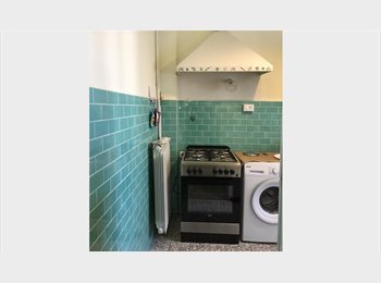 Roomgo IT - Affitto camera molto grande, matrimoniale per una sola persona, Prato - 500 € al mese