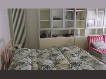 Roomgo IT - stanza singola, Rimini - 340 € al mese