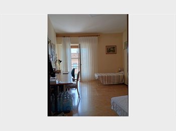 Roomgo IT - Camera doppia anche uso singolo, Siena - 500 € al mese