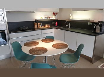 Appartager LU - Nice room in luxury apartment with private indoor parking near Public transport, Place de Paris & Pé, Luxembourg - 1.500 € / Mois