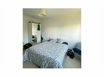 Appartager LU - Chambre en location en appartement Kirchberg Luxembourg, Luxembourg - 890 € / Mois