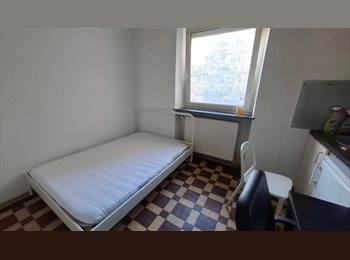 Appartager LU - NICE ROOM ON GROUND FLOOR, Luxembourg - 850 € / Mois