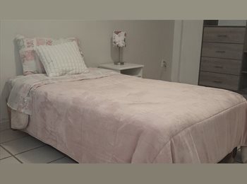 Roomgo MX - Solo mujeres profesionistas, cómoda y acogedora recamara, Zapopan - MX$5,300 por mes