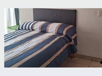 Roomgo MX - Cuarto amueblado en renta para caballeros, Zapopan - MX$4,500 por mes