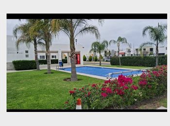 Roomgo MX - Busco rooming (mujeres) para compartir departamento, Corregidora - MX$5,500 por mes