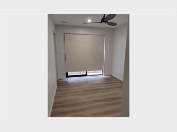 Roomgo NZ - Ensuite Room with private deck & enterance – Mangere, Auckland - $300 pw