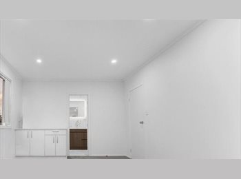 Roomgo NZ - 1 Ensuite and 1 bedroom with separate laundry and entry in Te Atatu South -  Auckland, Auckland - $400 pw