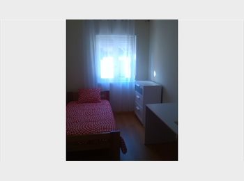 Roomgo PT - Quarto menina Belas Artes, Porto - 350 € Por mês