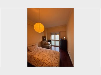 Roomgo PT - Quarto espaçoso e acolhedor para senhora – Lisboa (junto à Fonte Luminosa), Lisboa - 465 € Por mês