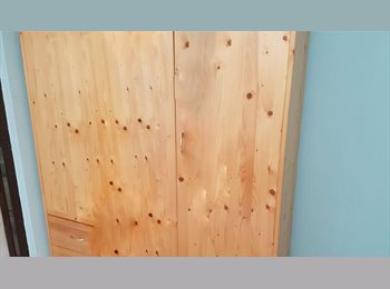 Roomgo SG - EXECUTIVE SEMBAWANG MASTER ROOM with Aircon S$1,400, Sembawang - $1,300 pm