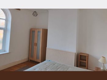Roomgo UK - 1 Affordable Room Available (Bills Inc) to Suit Professionals/Graduates/Students/Full-Part Time wor, Cutlers View - £350 pcm