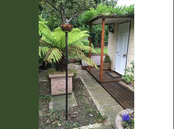 Roomgo UK - Studio Garden Flat to let for Professional, Tilehurst - £850 pcm
