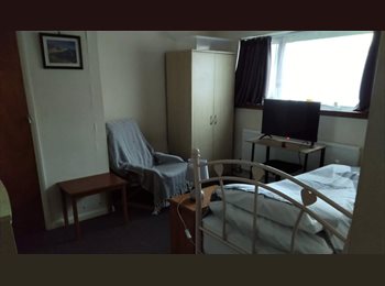 Roomgo UK - Spacious Bed/Sitting Room, Hightown - £480 pcm