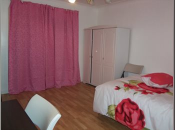 Roomgo UK - Large and lovely double room at Hounslow East £650 a month included, Lampton - £650 pcm