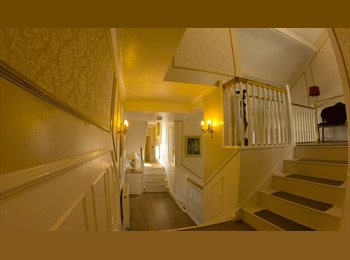 Roomgo UK - Double room with balcony in mansion house by the coast, Rhyl - £560 pcm