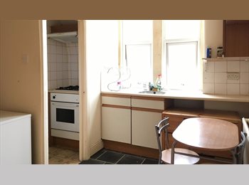 Roomgo UK - Studio flat  to let in Haringey, London N4., Harringay - £850 pcm