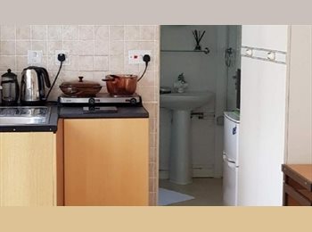 Roomgo UK - Homestay, Castle - £589 pcm