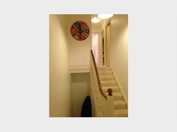 Roomgo UK - Room in a fun sociable flat, Parsons Green - £2,000 pcm