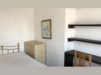 Roomgo UK - LARGE ROOM FOR ONE PERSON  £650 pcm, Hatfield - £650 pcm