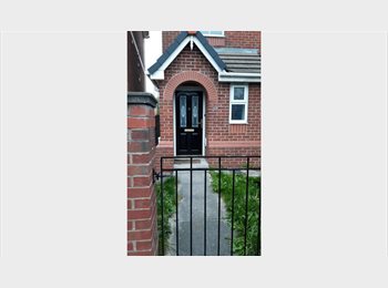 Roomgo UK - Room in town house, Withington - £700 pcm