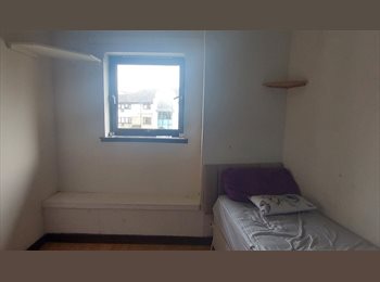 Roomgo UK - Single Room- Furnished, Drumchapel - £300 pcm