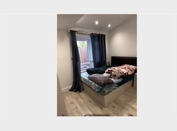 Roomgo UK - Double room in Wembley for 1 Female, Tokyngton - £850 pcm