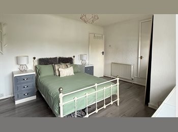 Roomgo UK - Clean Spacious Room Available - Great Transport Links, Keston - £850 pcm