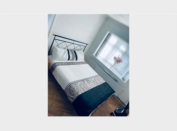 Roomgo UK - Spacious double room, near Brunel Uni & Hillingdon Hospital, Hillingdon - £690 pcm