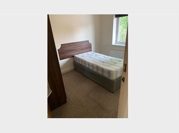 Roomgo UK - Double room, Cranford - £850 pcm