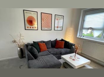 Roomgo UK - One beautiful furnished Large Single Room, Belgrave - £500 pcm