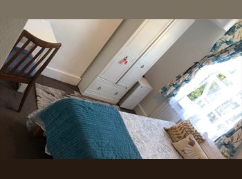 Roomgo UK - One Double room available at New Cross in a 2 bed flat, Deptford - £699 pcm