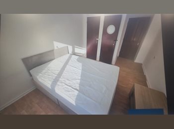 Roomgo UK - Double room only for couple, Norwood Green - £825 pcm