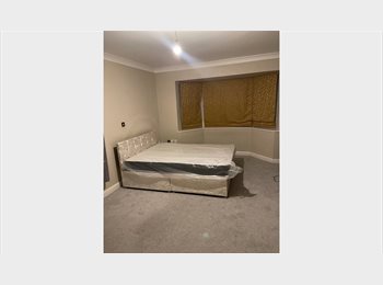 Roomgo UK - Clean and quiet single room-Wigan, Skelmersdale - £650 pcm