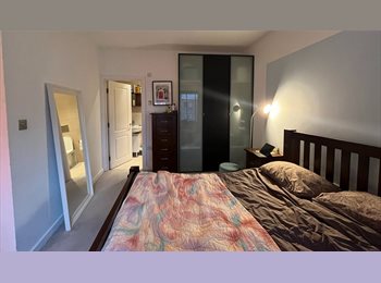 Roomgo UK - Spacious Ensuite Room Available, Stepney - £1,165 pcm