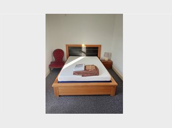 Roomgo UK - Two awesome rooms in Greenbank, Easton available now, Greenback - £800 pcm