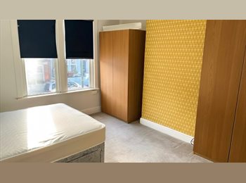 Roomgo UK - Bill Included, Modern Refurbished, 10 Min to Train, Rochester - £750 pcm