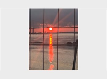 Roomgo UK - Double room in beautiful home, Greenhithe - £700 pcm