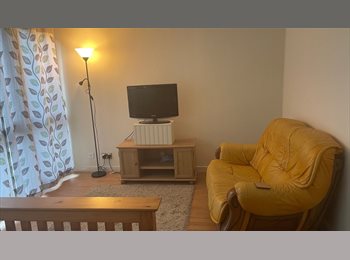 Roomgo UK - Large double room with garden, Upper Norwood - £1,100 pcm