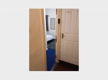 Roomgo UK - Studio flat in woking, Woking - £1,300 pcm